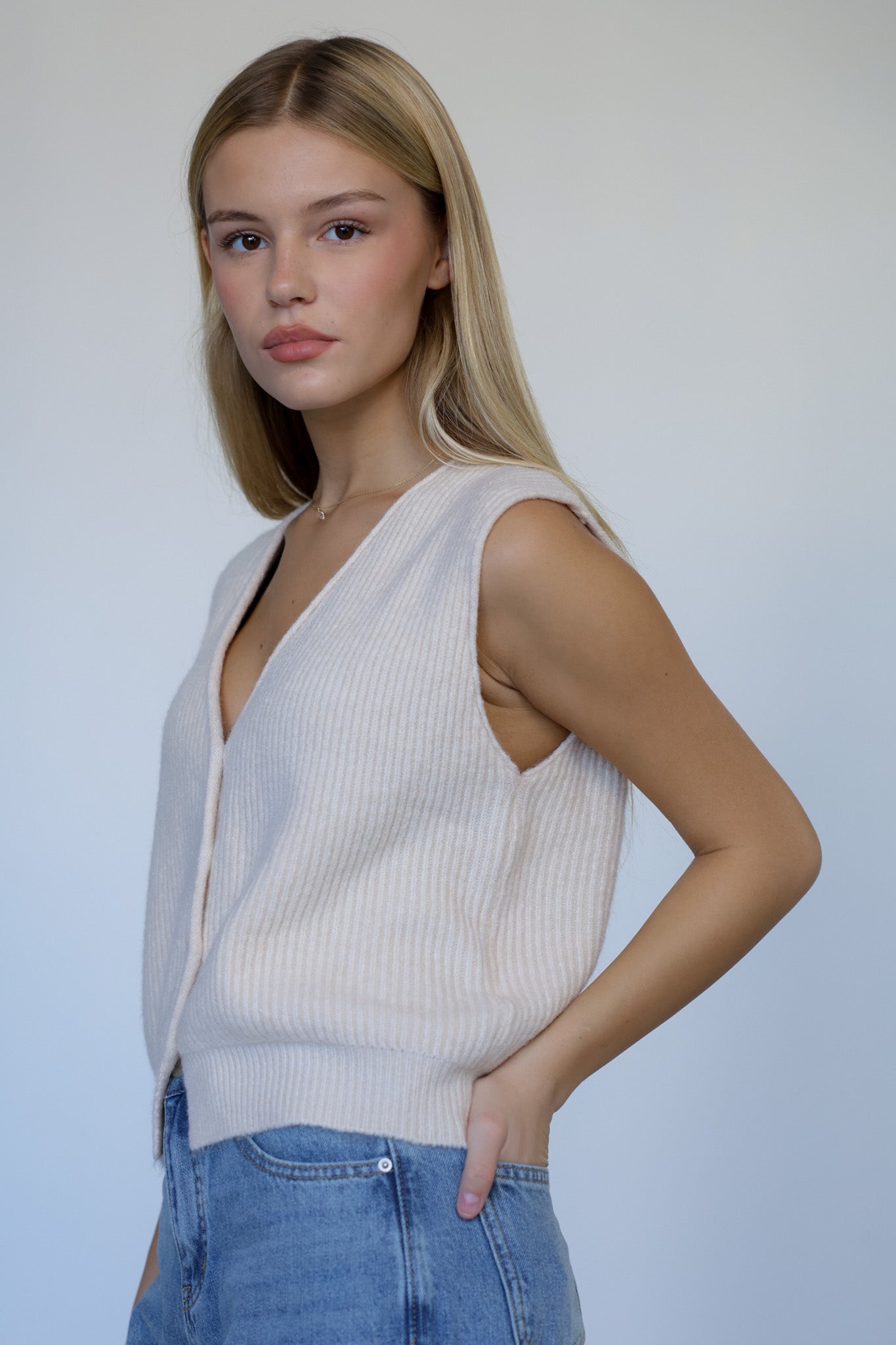 אפודת אלבי - אבן