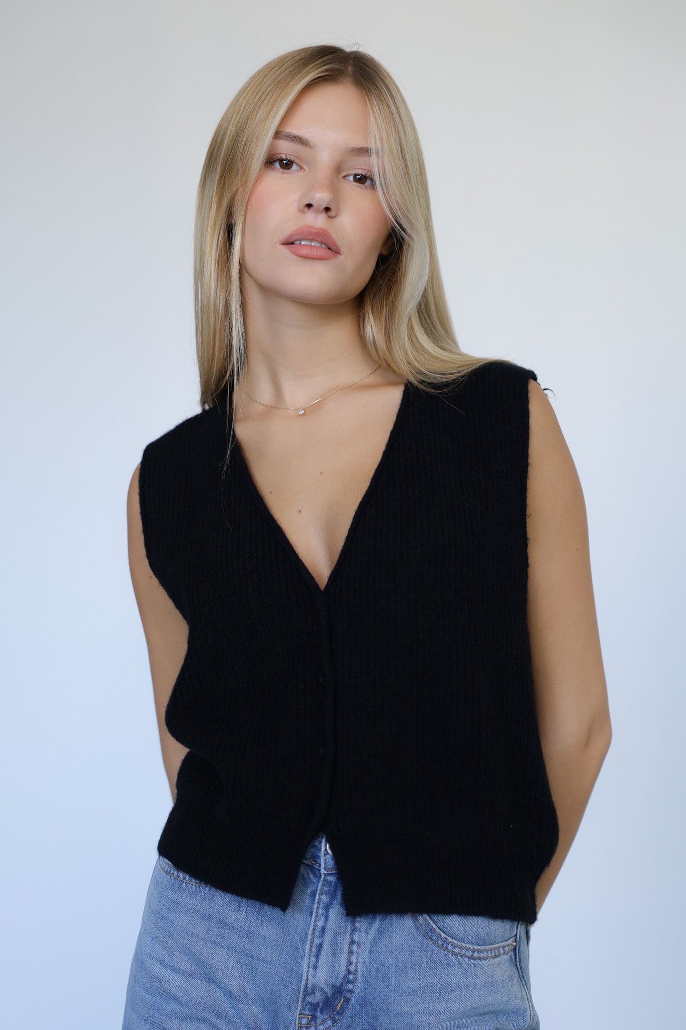 אפודת אלבי - שחור