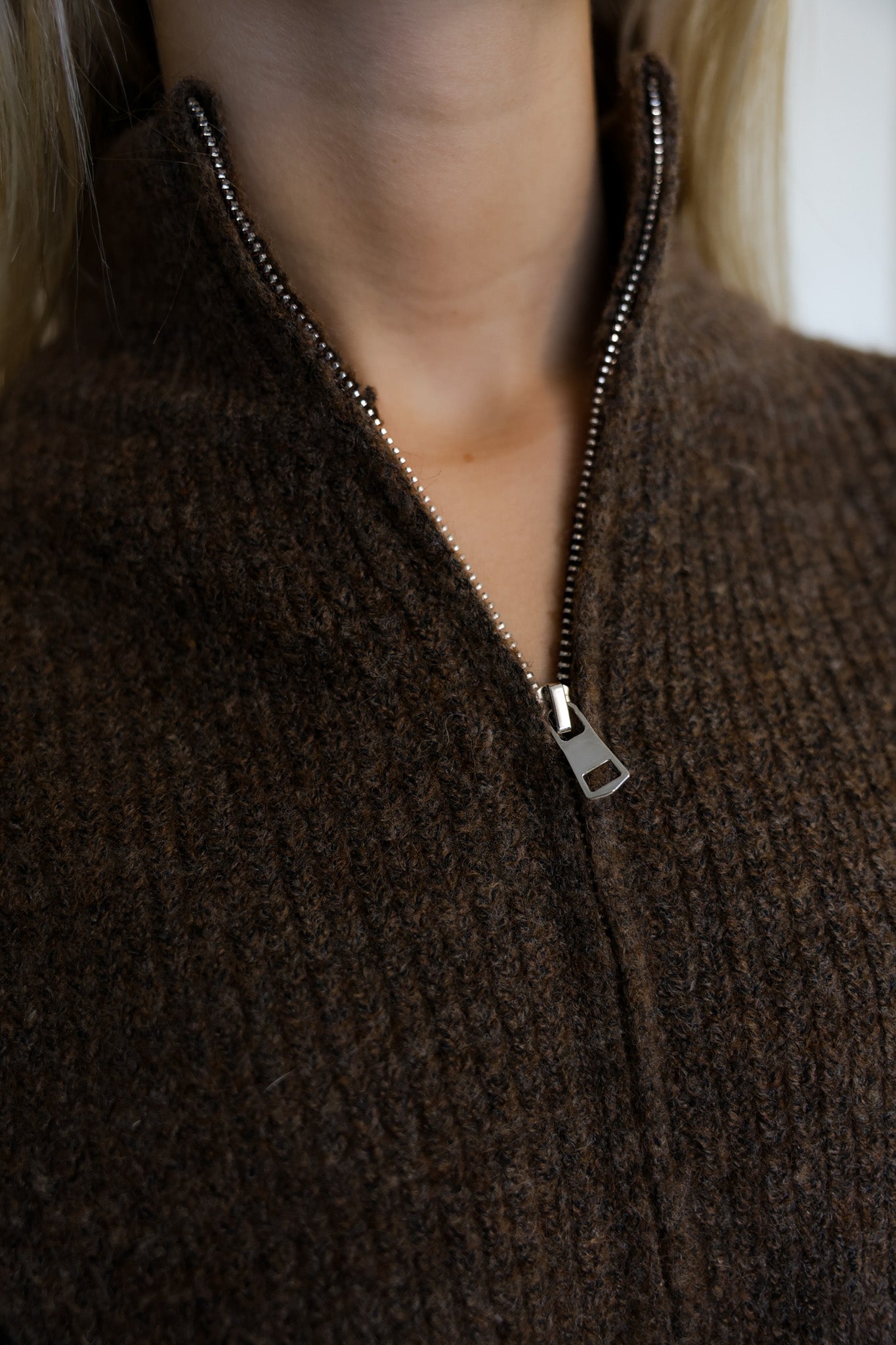 סריג דניאל - חום