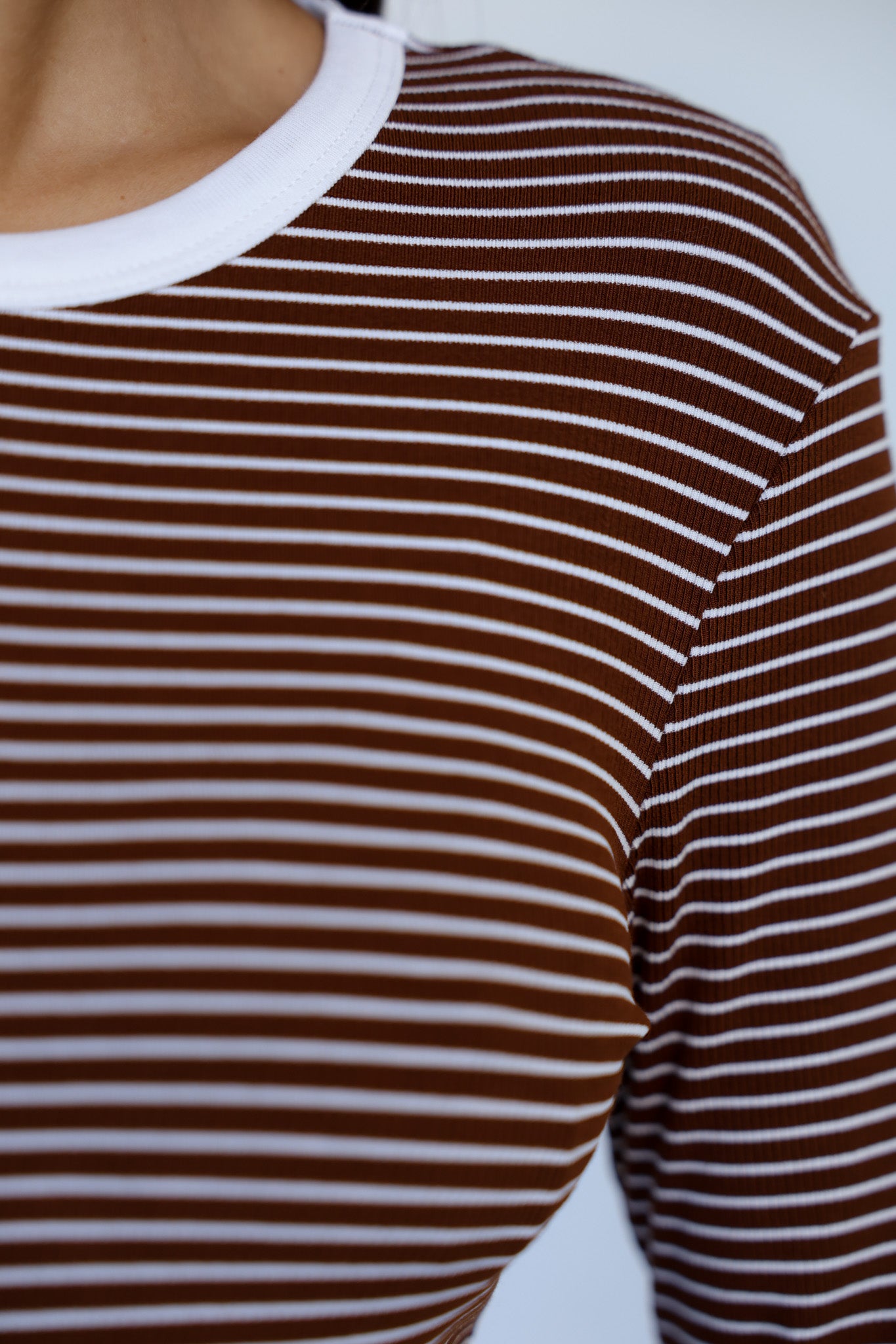 חולצת ורה - חומה פסים לבנים