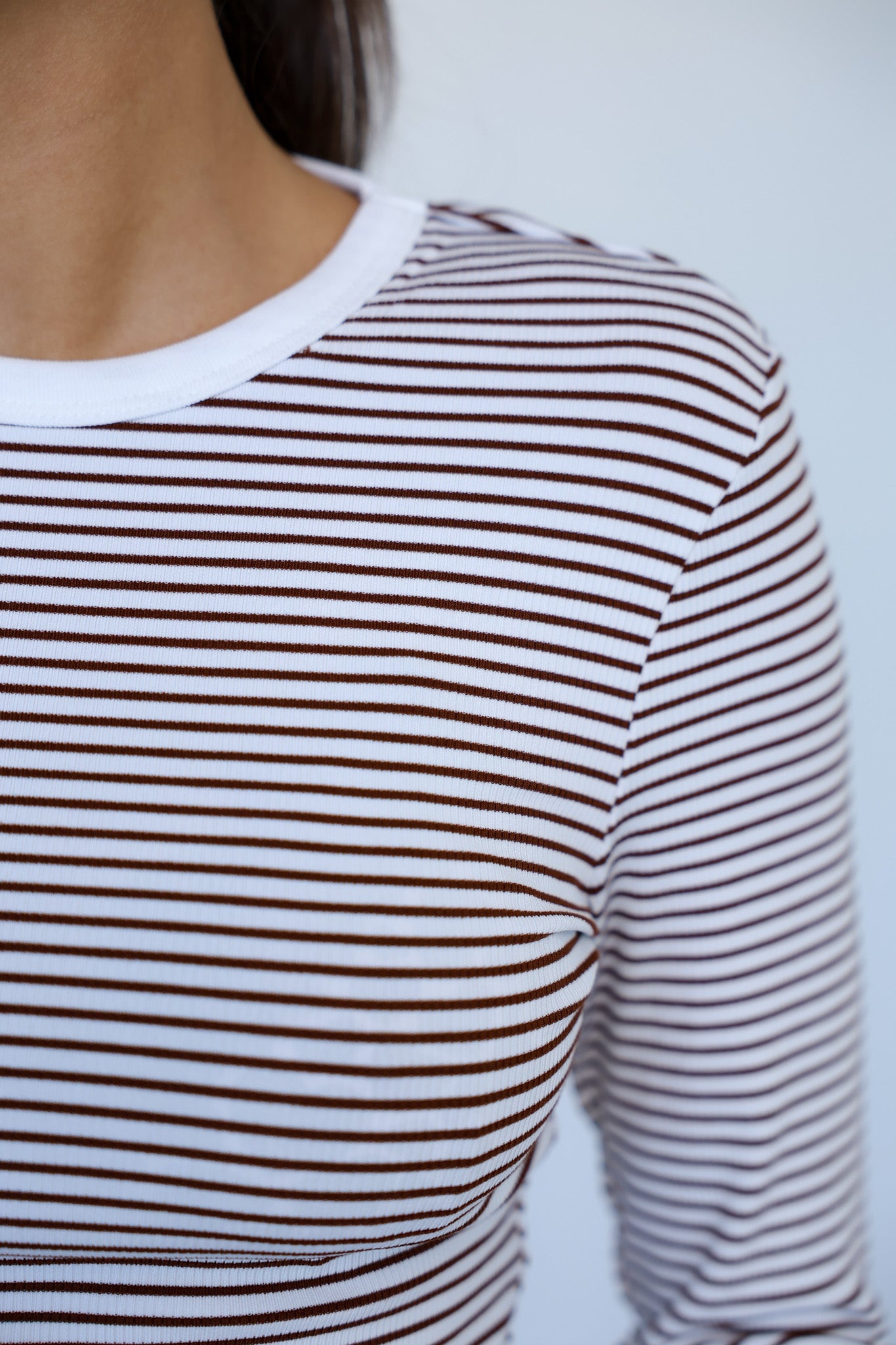 חולצת ורה - לבנה פסים חומים