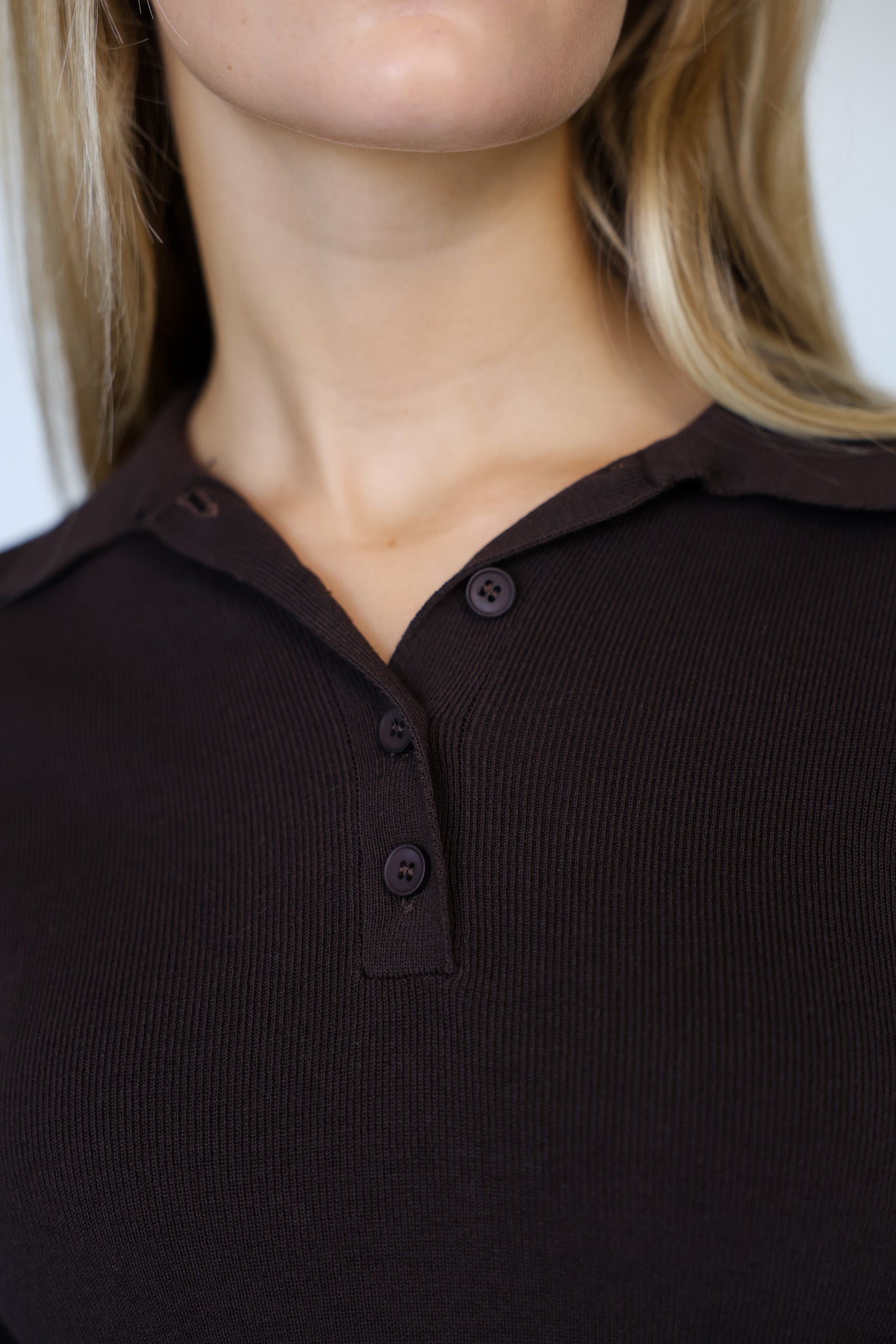 חולצת סריג פולו אמיליה - חום שוקולד