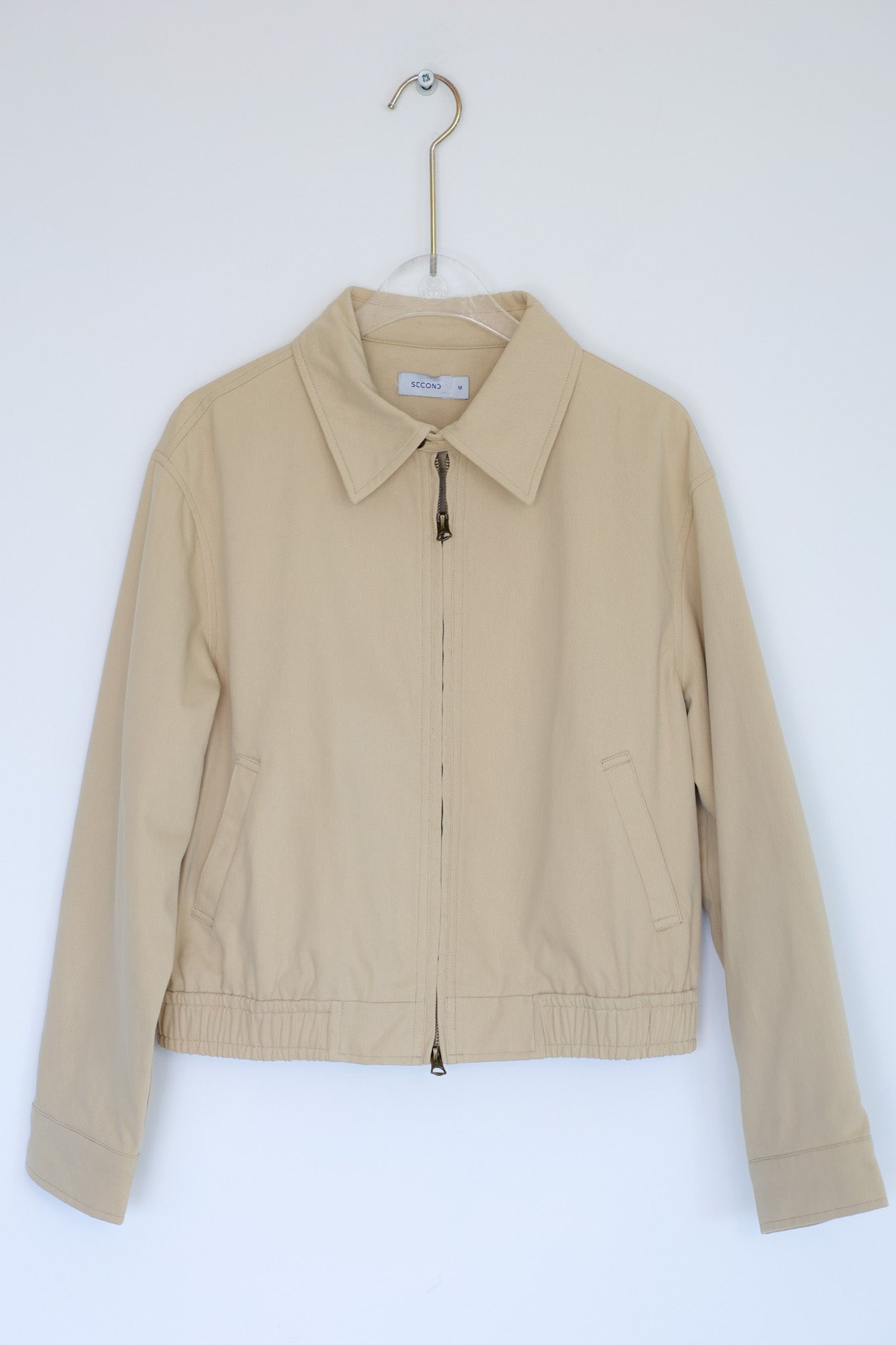 ג׳קט סנטרל - בז׳